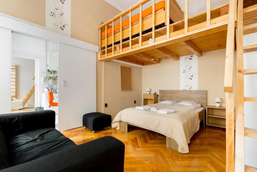 Szentkiralyi 5 - Double Basic In The City Center - Self-Check-In Budapest Exterior photo
